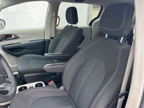 Certified 2023 Chrysler Voyager LX FWD image 12