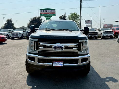 Used 2017 Ford F350 XLT w/ Camper Package AWD/4WD image 8