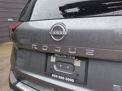 Used 2023 Nissan Rogue SV image 13