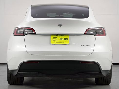 Used 2021 Tesla Model Y Long Range image 11