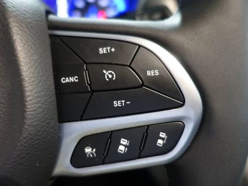 Used 2024 Chrysler Pacifica Touring-L FWD image 13