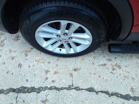 Used 2012 Ford Explorer XLT FWD image 8