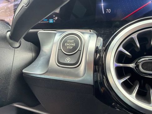 Used 2025 Mercedes-Benz GLB 250 4MATIC image 19