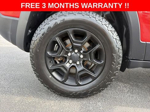 Used 2019 Jeep Cherokee Trailhawk AWD/4WD image 33