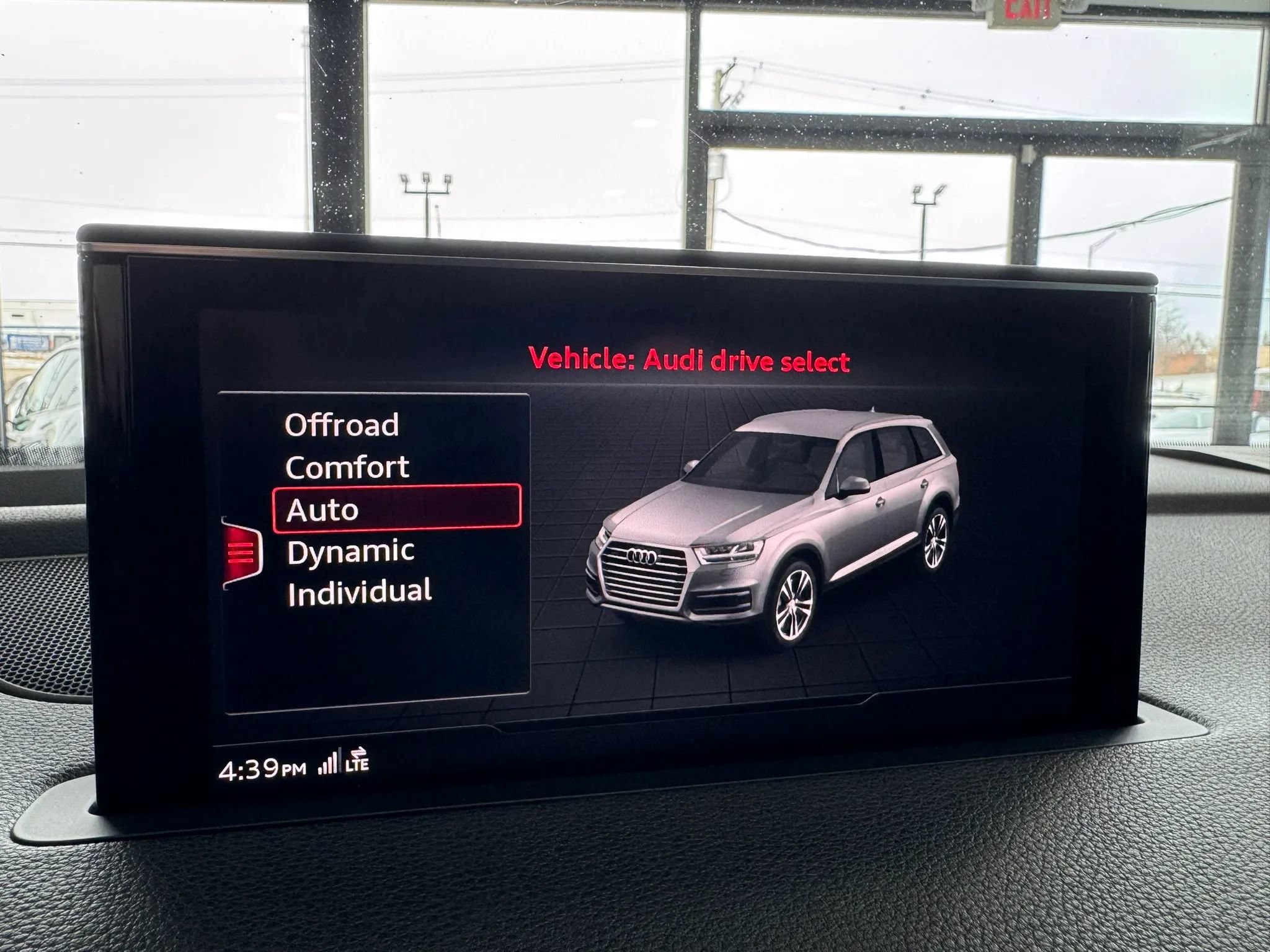Used 2018 Audi Q7 2.0T Premium Plus w/ Premium Plus Package AWD/4WD image 36