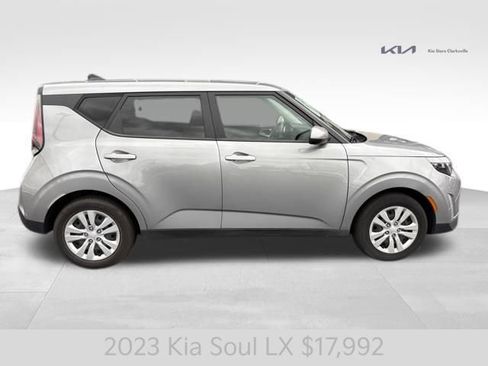 Certified 2023 Kia Soul LX image 9