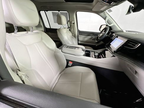 Used 2022 Jeep Wagoneer Series II w/ Convenience Group I image 29