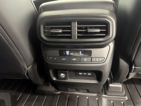 Used 2025 Honda Pilot TrailSport image 31