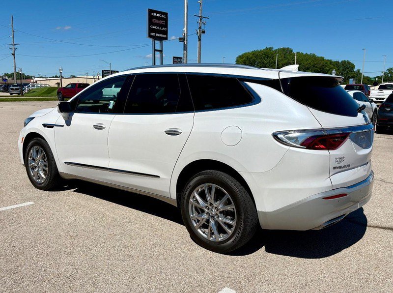 Used 2023 Buick Enclave Essence w/ Experience Buick Package FWD image 5