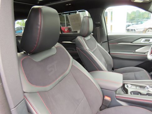 Used 2025 Ford Explorer ST AWD/4WD image 38