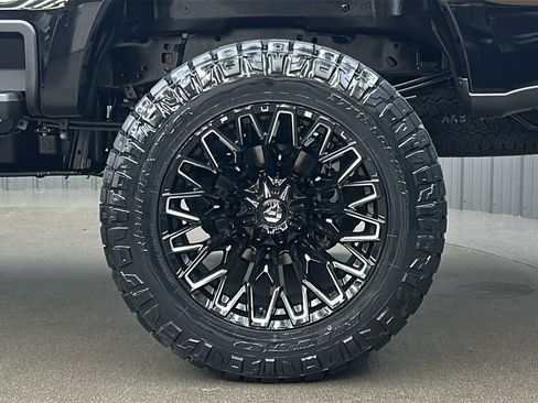 Used 2025 Ford F250 Platinum w/ FX4 Off-Road Package image 12