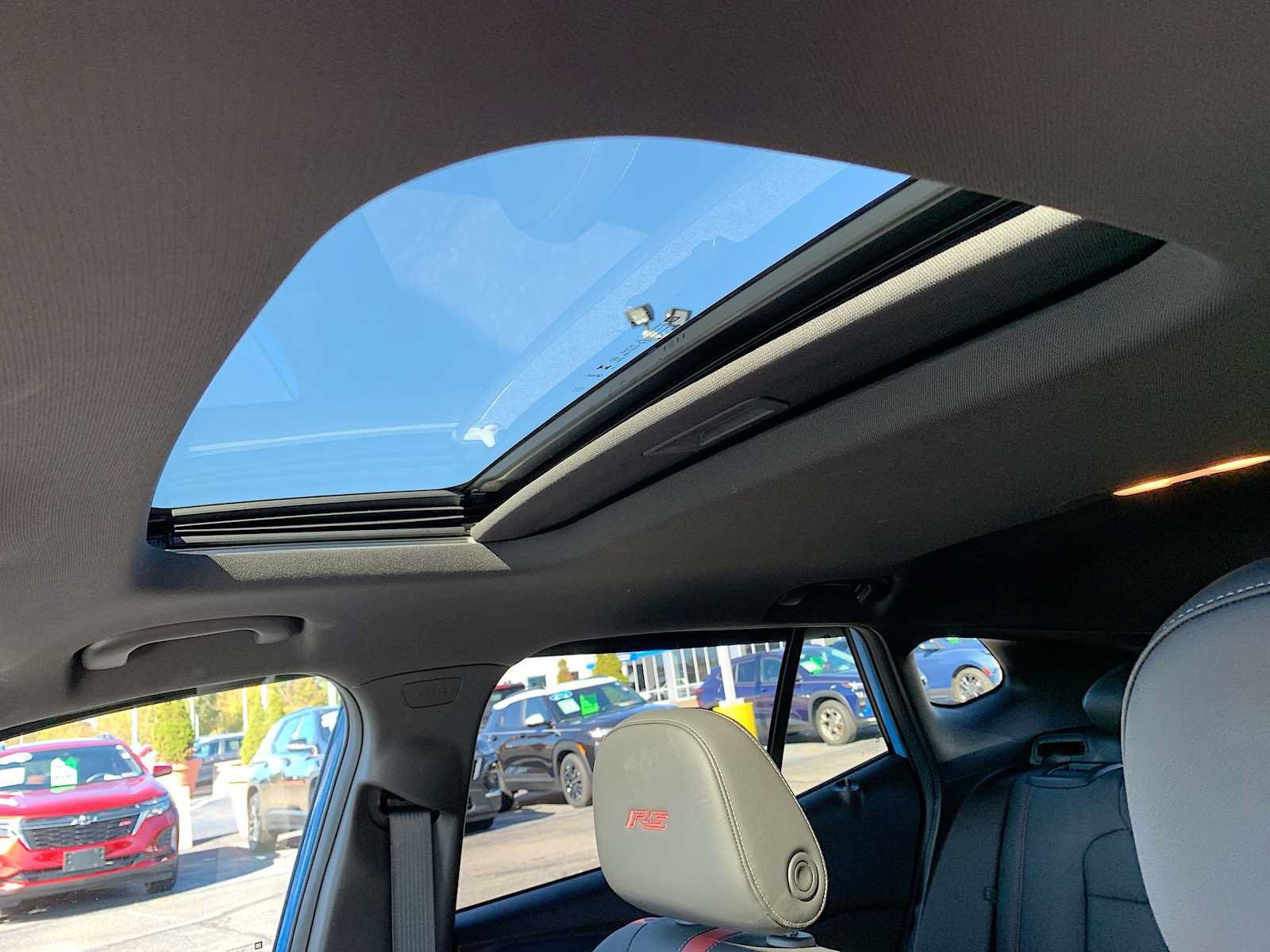 Certified 2024 Chevrolet Trax RS w/ Sunroof Package FWD image 18