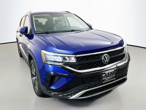 Used 2022 Volkswagen Taos SE image 1