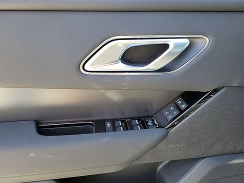 New 2025 Land Rover Range Rover Velar Dynamic SE image 16