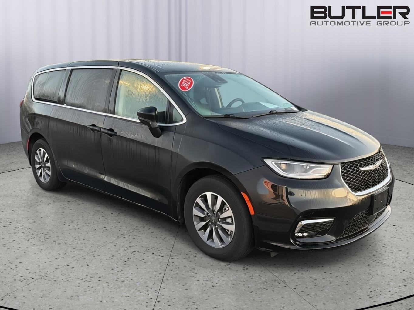 Used 2023 Chrysler Pacifica Touring-L FWD image 8
