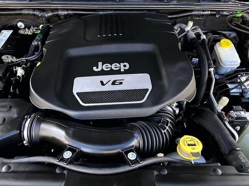 Used 2018 Jeep Wrangler Unlimited Rubicon image 31