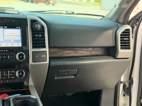 Used 2019 Ford F150 Lariat w/ Equipment Group 502A Luxury AWD/4WD image 31