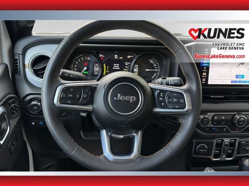 Used 2024 Jeep Wrangler Unlimited Sahara AWD/4WD image 13