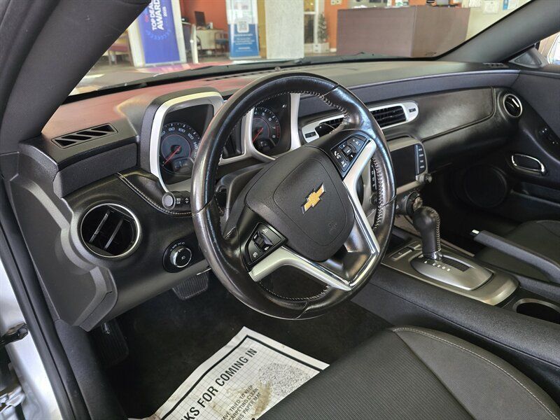 Used 2015 Chevrolet Camaro LT RWD image 8