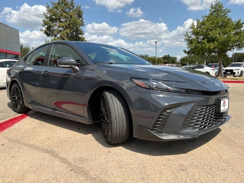 Used 2026 Toyota Camry SE FWD image 4