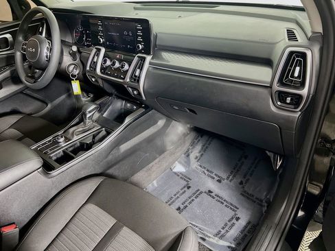 Used 2023 Kia Sorento LX image 26