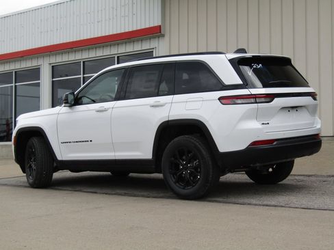 New 2026 Jeep Grand Cherokee Altitude AWD/4WD image 10
