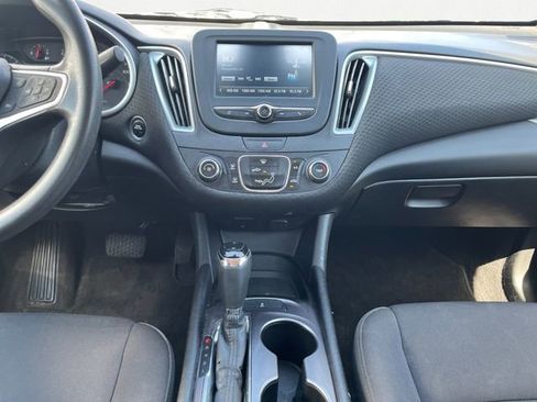 Used 2018 Chevrolet Malibu LS w/ LPO, Convenience Package 1 FWD image 12