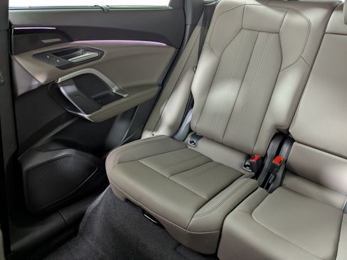 Certified 2025 Audi Q5 Prestige image 12