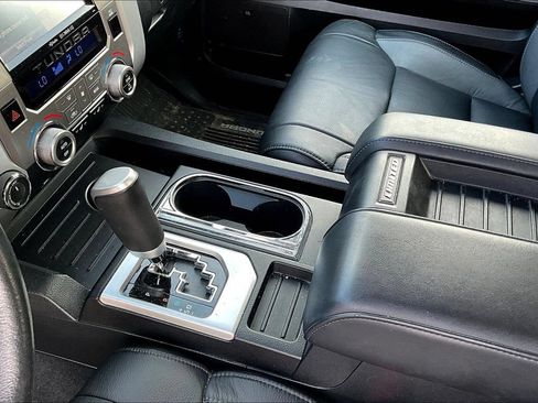 Used 2019 Toyota Tundra Limited w/ Limited Premium Package AWD/4WD image 17