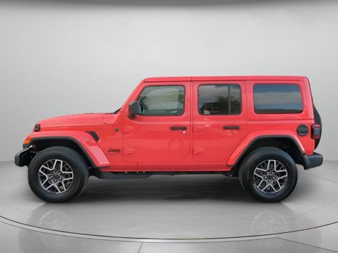 Used 2026 Jeep Wrangler Unlimited Sahara AWD/4WD image 17