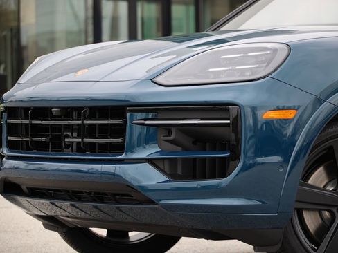 New 2026 Porsche Cayenne GTS image 22