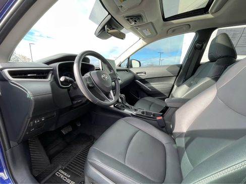 Used 2023 Toyota Corolla Cross XLE image 2