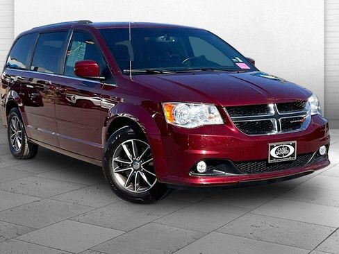 Used 2017 Dodge Grand Caravan SXT FWD image 1