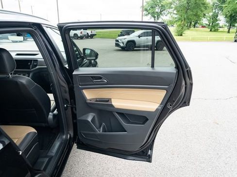 Used 2022 Volkswagen Atlas Cross Sport SE FWD image 15