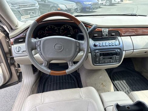 Used 2005 Cadillac De Ville DHS w/ Equipment Group FWD image 8