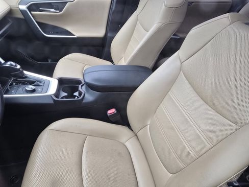 Used 2020 Toyota RAV4 Limited image 23