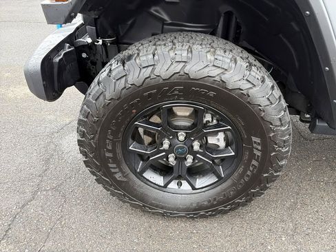 Used 2024 Jeep Wrangler Unlimited image 31