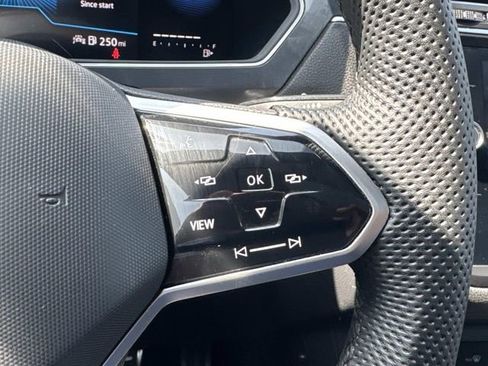 Used 2022 Volkswagen Tiguan SE R-Line FWD image 25