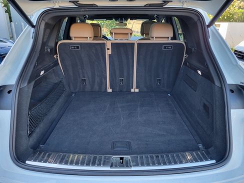Certified 2022 Porsche Cayenne Platinum Edition AWD/4WD image 32
