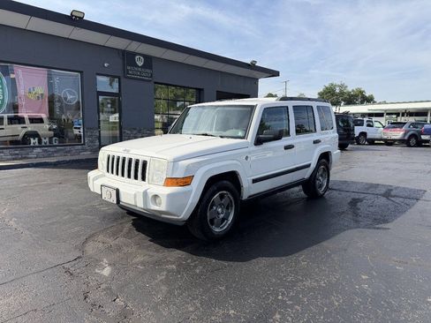 Used 2006 Jeep Commander 4WD image 2
