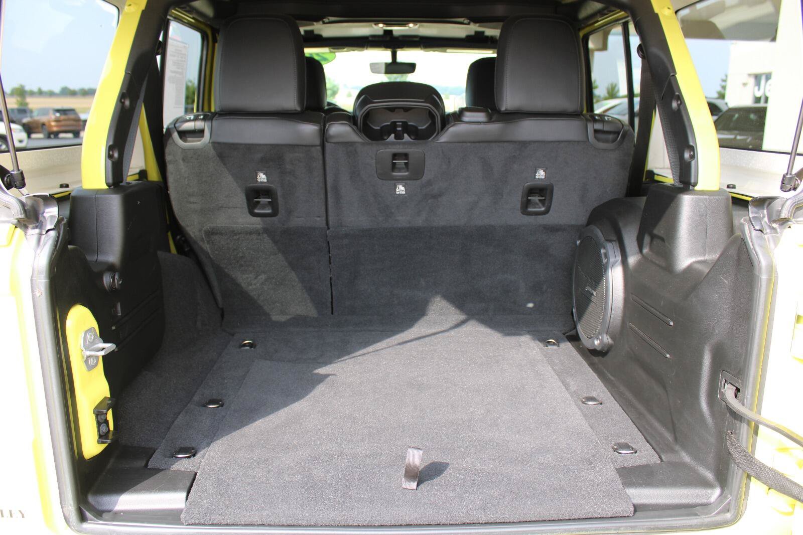 Certified 2022 Jeep Wrangler Unlimited Rubicon w/ Xtreme Recon 35" Tire Package AWD/4WD image 27