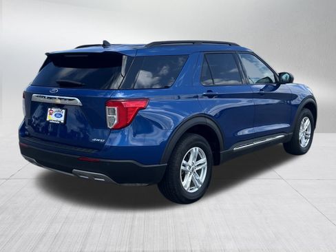 Used 2022 Ford Explorer XLT w/ Equipment Group 202A image 7