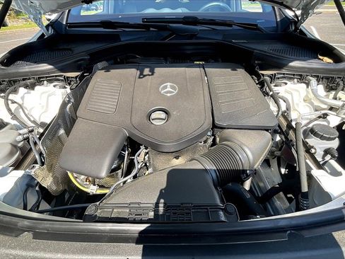 Used 2025 Mercedes-Benz GLC 300 4MATIC image 7