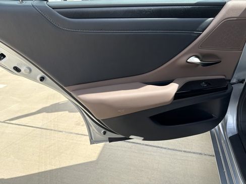 Certified 2025 Lexus ES 350 w/ Premium Package image 10