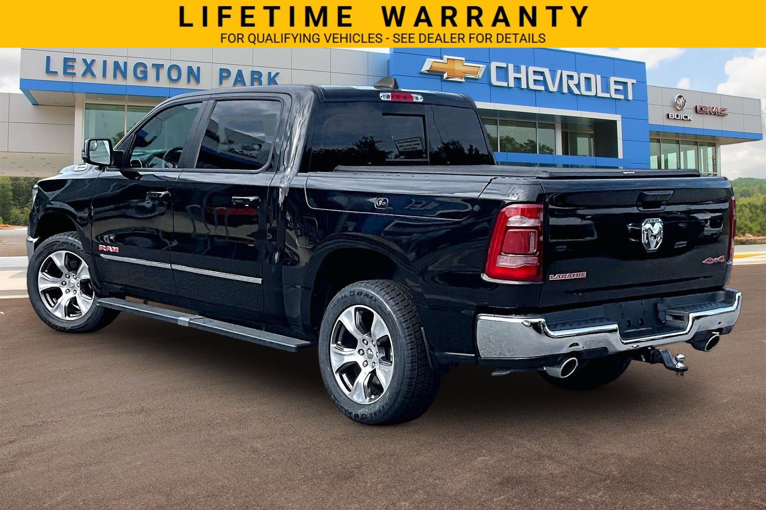 Used 2024 RAM 1500 Laramie AWD/4WD image 2