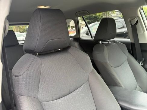 Used 2025 Toyota RAV4 XLE AWD/4WD image 29