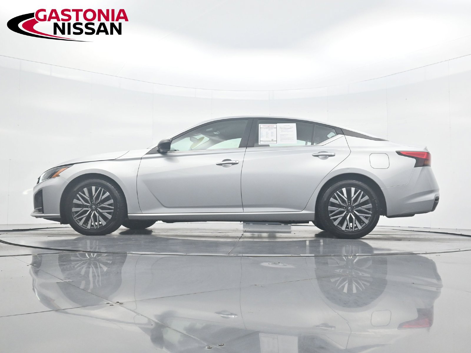Used 2024 Nissan Altima 2.5 SV FWD image 39