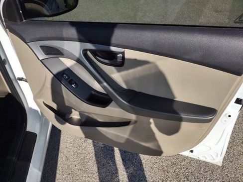Used 2016 Hyundai Elantra SE FWD image 19