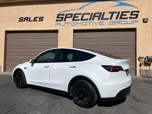 Used 2022 Tesla Model Y Long Range AWD/4WD image 32