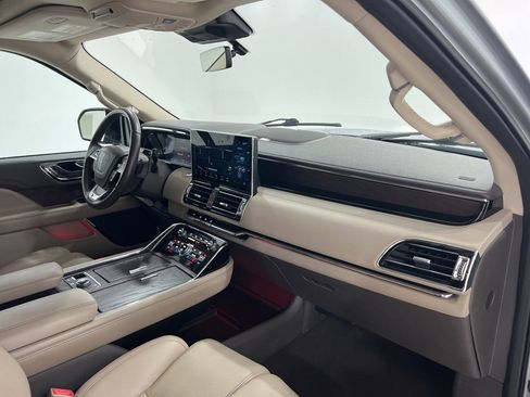 Used 2023 Lincoln Navigator Reserve image 27